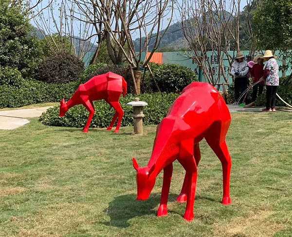 玻璃鋼雕塑工廠制作戶(hù)外公園草地機(jī)械鹿擺件